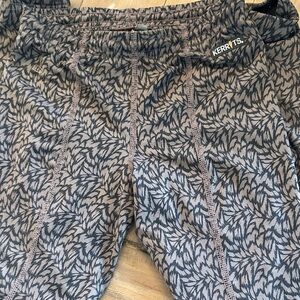 Kerrits Girls Youth Medium Leaf Pattern knee patch Breeches